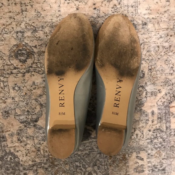 ‘Renvy’ silvery gray pair of ballerina - Picture 5 of 10